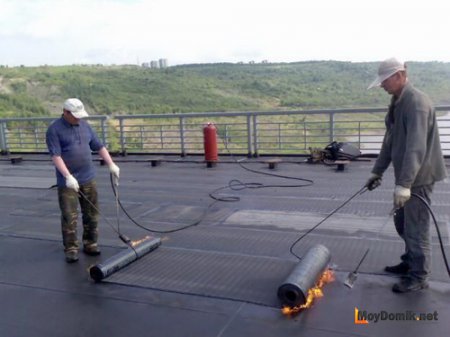 Как укладывать рубероид на крышу