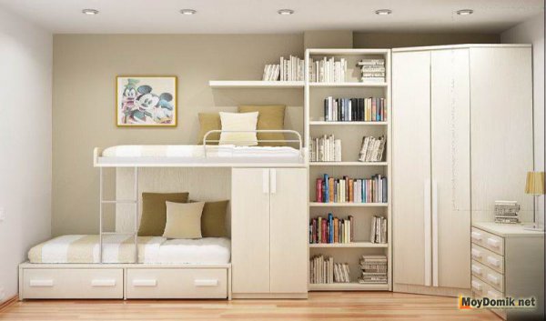 Интерьер маленькой детской комнаты в светлых тонах