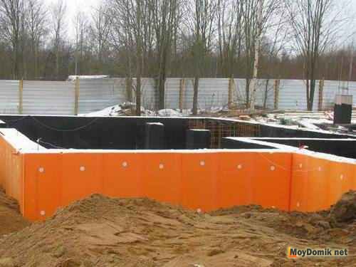 Утепление фундамента и цоколя - способы защиты фундамента от промерзания