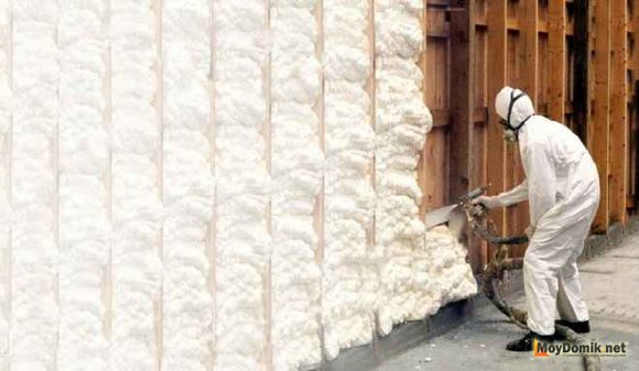 напыление пеноизола