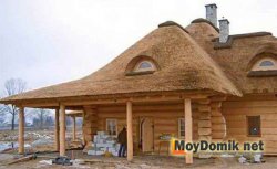 Кровля мансардной крыши камышом