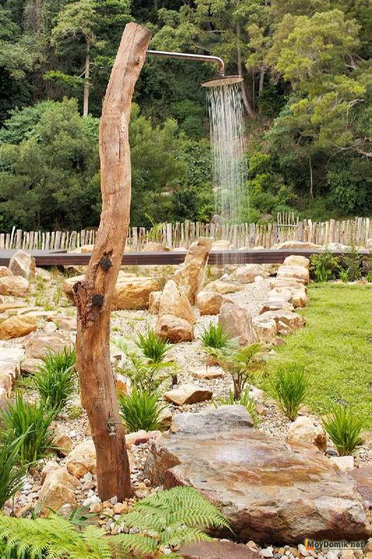 Открытый деревянный душ - креативная идея