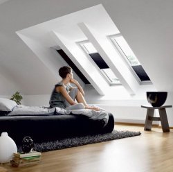 Интерьер спальни в мансарде