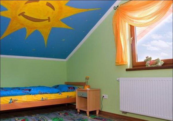 Потолок из гипсокартона в мансарде