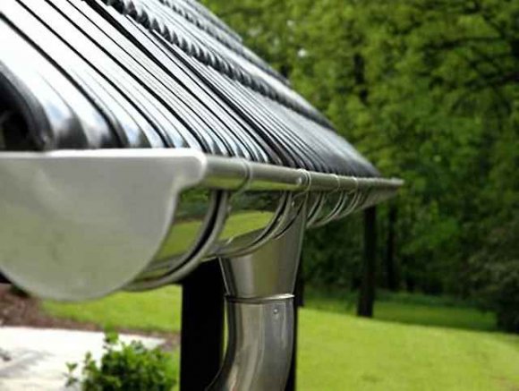 Как сделать водосток с крыши для отвода дождевой воды с кровли дома