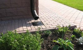 Отмостка из тротуарной плитки Отмостка из тротуарной плитки