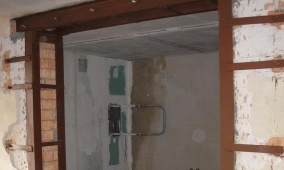 Укрепление проема из пенобетона уголком