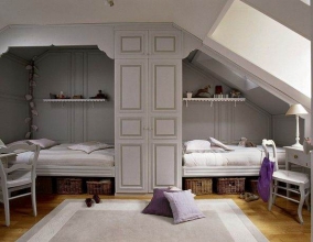 Симметричный интерьер для двух девочек школьниц