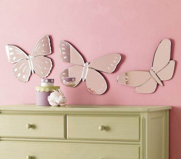 Зеркальное панно в комнате для девочки