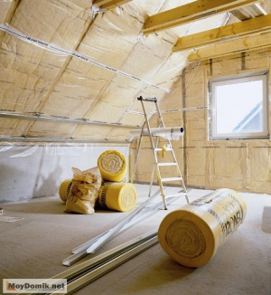 Утепление потолка минватой на мансарде частного дома