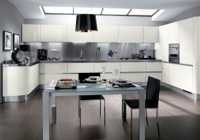 Интерьер кухни студии в хай-тек стиле