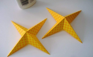 Сделать нужно две таких заготовки звездочек из бумаги