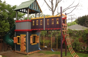 Детский домик-спортивный комплекс