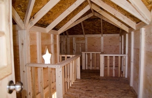 Интерьер детского деревянного домика