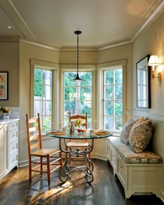 Окно с эркером на кухне