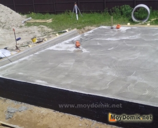 Монолитный бетонный цоколь для арболитового дома