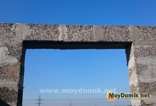 Готовая перемычка в доме из арболита