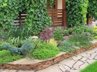 Клумба из сланца