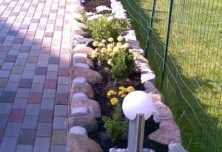 Клумба из гранита