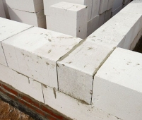 Узел перевязки газобетонной кладки на всю ширину блока