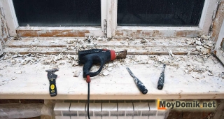 Удаление краски с подоконников и откосов