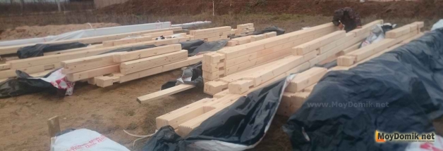 Домокомплект из клееного бруса на участке для строительства дома