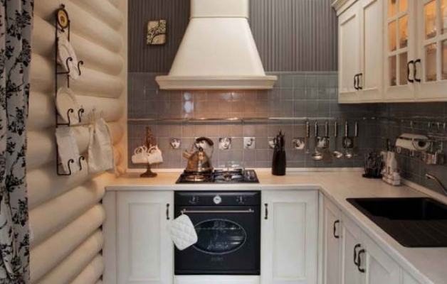 Интерьер кухни в бревенчатом доме