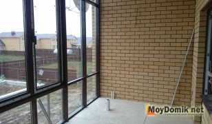 Французское остекление балкона (окна в пол) в частном доме (вид изнутри)