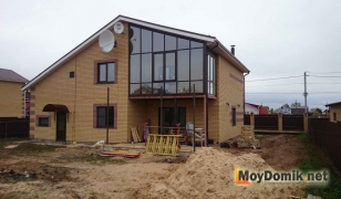 Французское остекление (окна от пола до потолка, крыши) в загородном доме (вид снаружи)